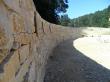 Mur courbe en pierre sèche.
Le Mas d'Azil, Ariège.